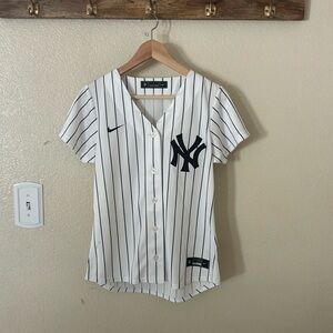 Woman’s Nike Yankees jersey size small
